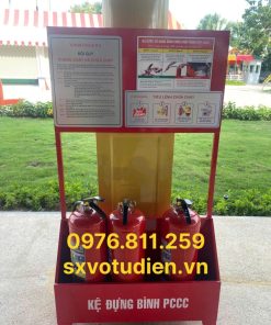 Kệ có gắn giá đỡ tiêu lệnh
